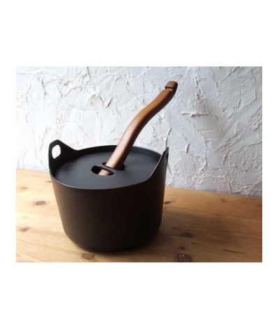 Casseruola Sarpaneva in ghisa con interno smaltato di iittala.